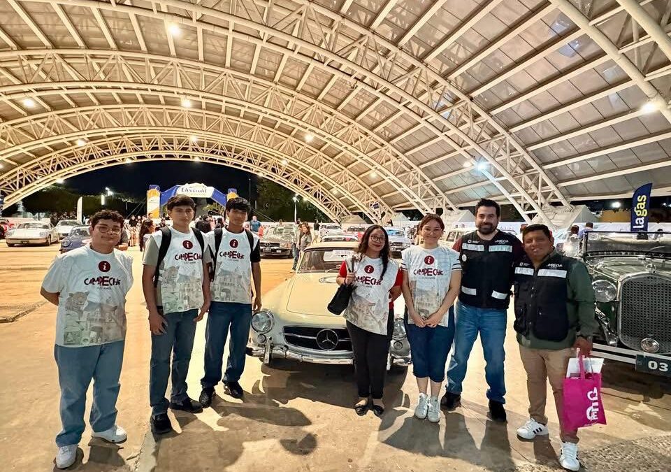 óvenes apoyan la atención turística en el Rally Maya 2026